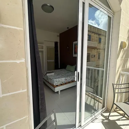 Homestay Sliema Spacious With Air-condition Self Check In And Self Check Out *