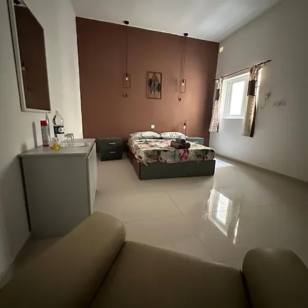 Homestay Sliema Spacious With Air-condition Self Check In And Self Check Out