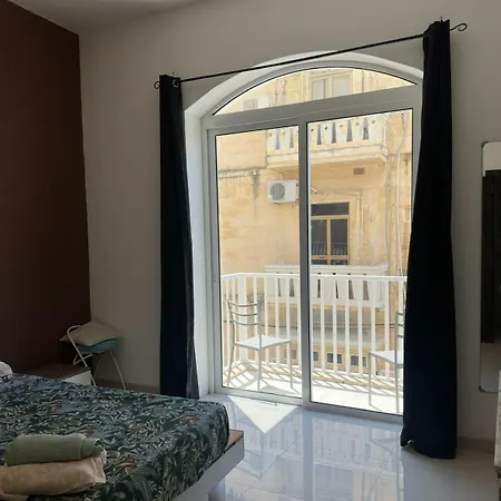 Homestay Sliema Spacious With Air-condition Self Check In And Self Check Out *