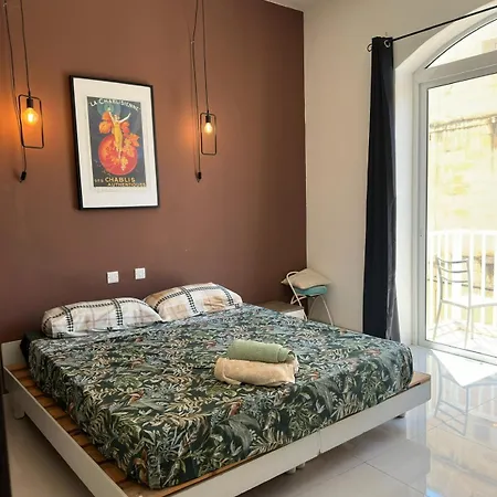 Homestay Sliema Spacious With Air-condition Self Check In And Self Check Out *