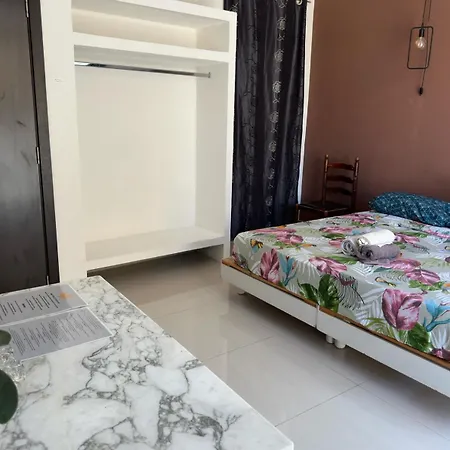 Homestay Sliema Spacious With Air-condition Self Check In And Self Check Out *