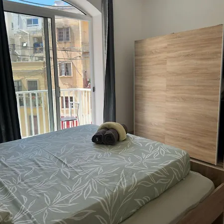 Homestay Sliema Spacious With Air-condition Self Check In And Self Check Out Gzira