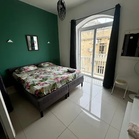 Homestay Sliema Spacious With Air-condition Self Check In And Self Check Out *
