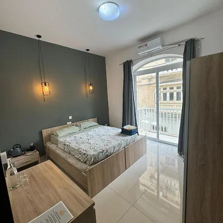 Homestay Sliema Spacious With Air-condition Self Check In And Self Check Out Gzira