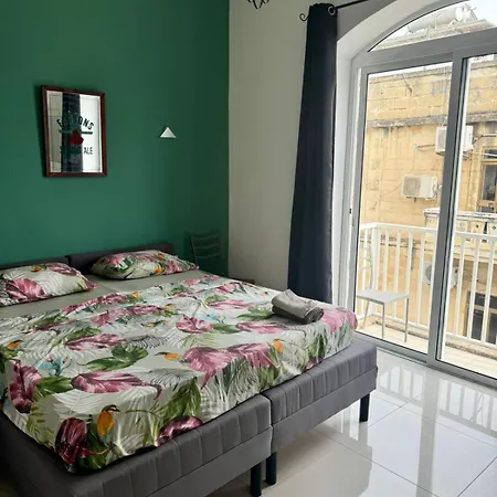 Homestay Sliema Spacious With Air-condition Self Check In And Self Check Out *