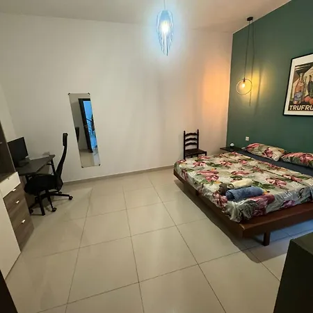 Homestay Sliema Spacious With Air-condition Self Check In And Self Check Out
